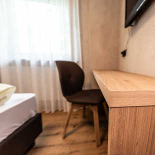 Schreibtisch  Wohnung 2A Appartements Bergfrieden